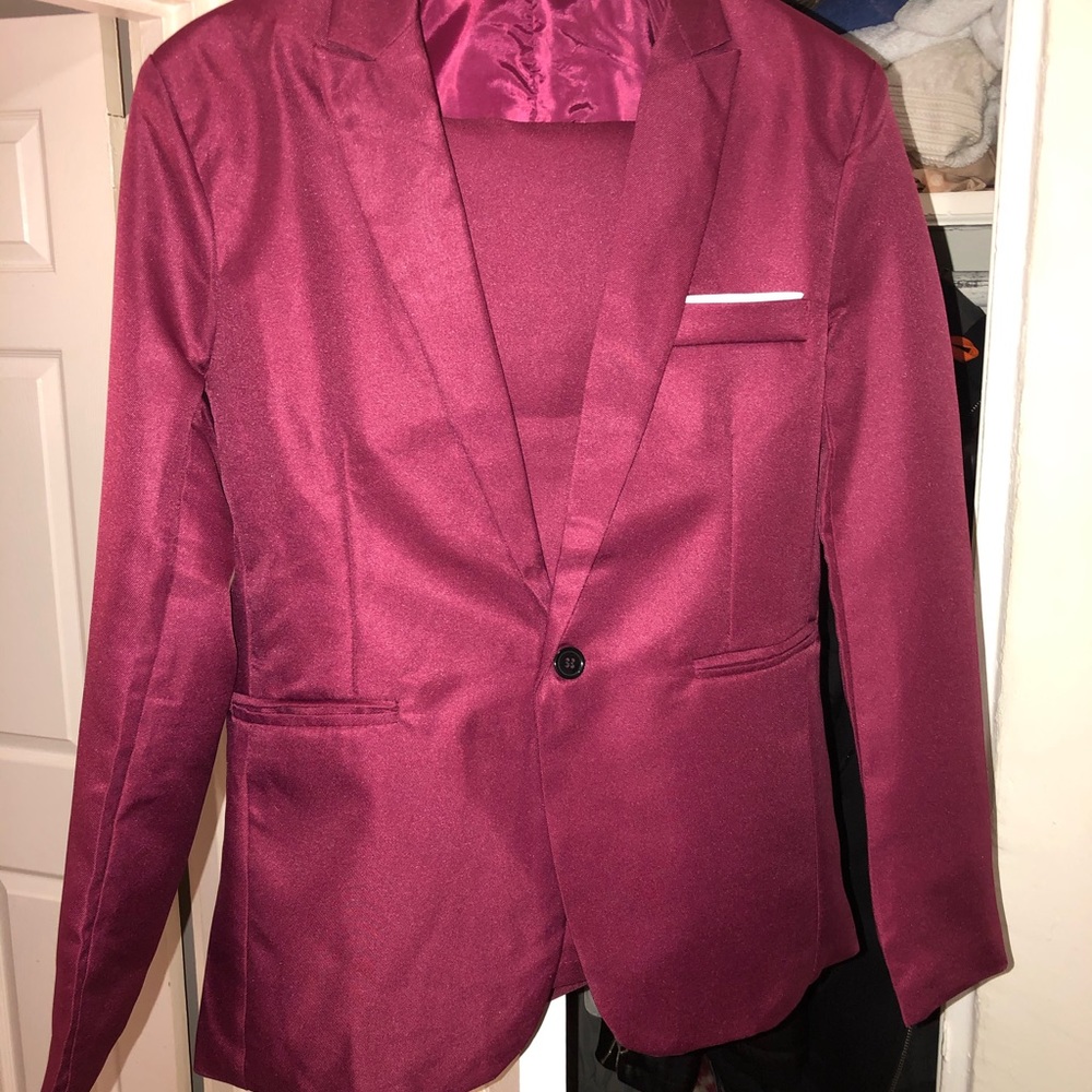 Men’s burgundy suit brand new Size small